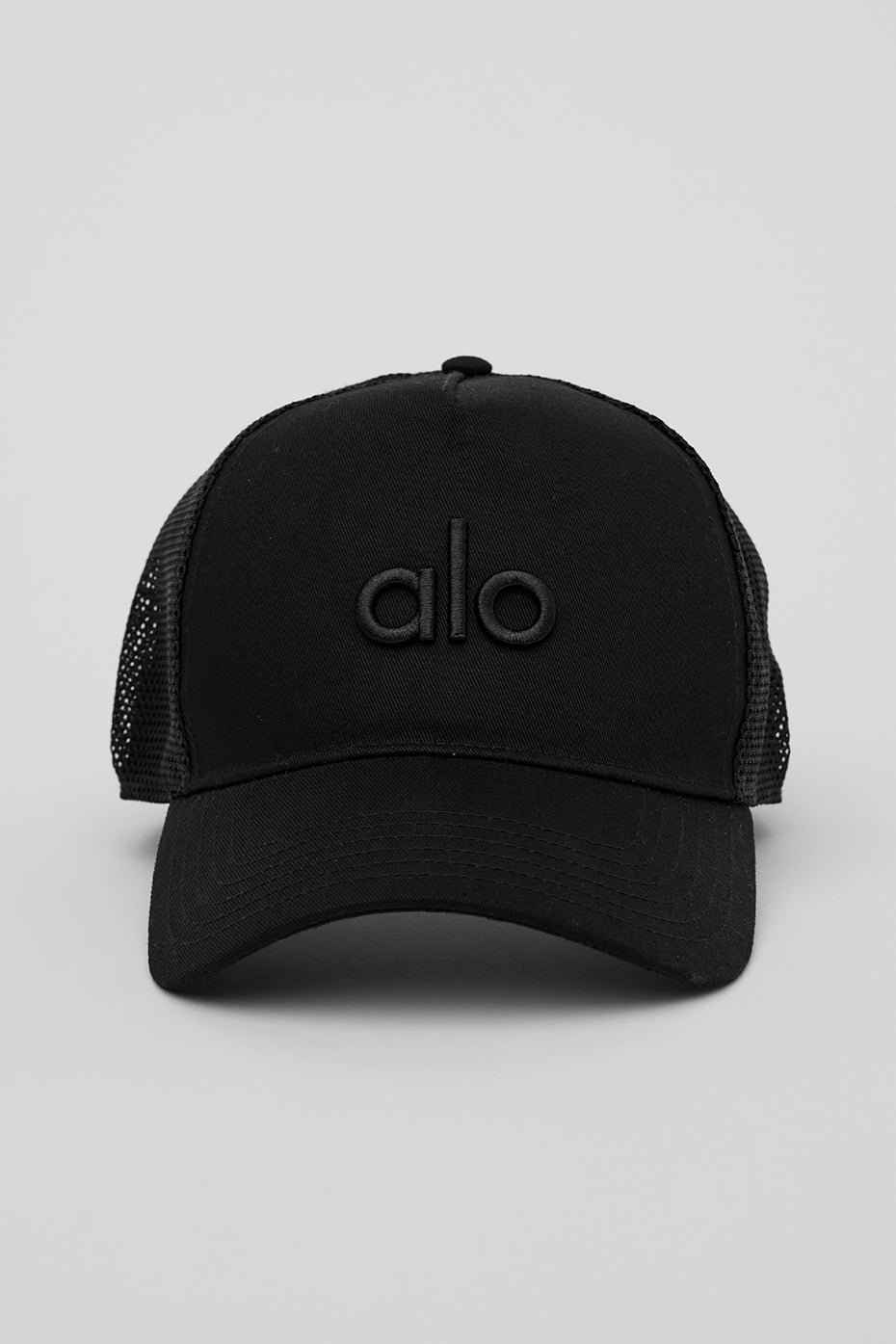 [LIMITLESS_COLOR:BLACK] ALO YOGA District Trucker Hat — BLACK — Vista oficial 3