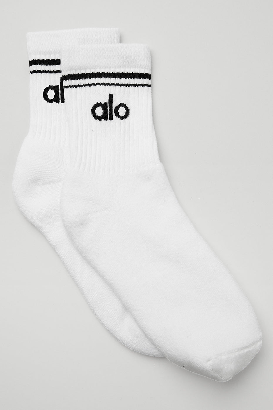 [LIMITLESS_COLOR:WHITE BLACK] ALO YOGA Unisex Half-Crew Throwback Sock — WHITE / BLACK — Vista oficial 1