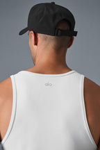 [LIMITLESS_COLOR:BLACK] ALO YOGA Performance District Trucker Hat — BLACK — Vista oficial 2