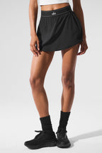 [LIMITLESS_COLOR:BLACK] ALO YOGA Match Point Tennis Skirt — BLACK — Vista oficial 3