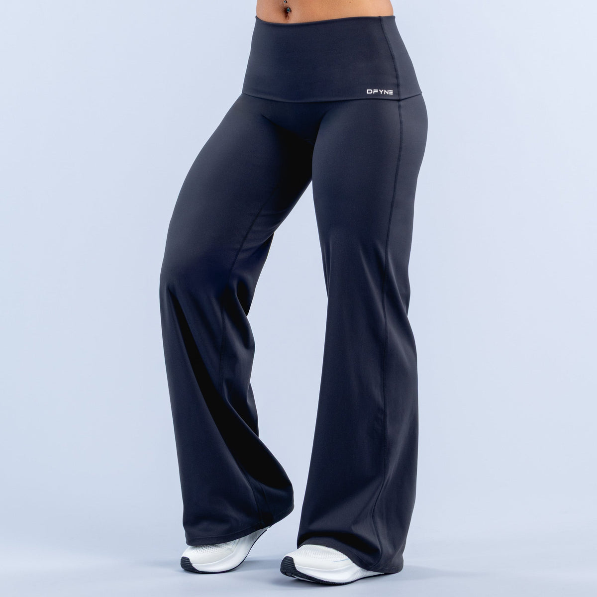 [LIMITLESS_COLOR:MIDNIGHT BLACK] DFYNE Origin Fold Over Wide Leg Pants — Midnight Black — frontal tres cuartos, pierna completa