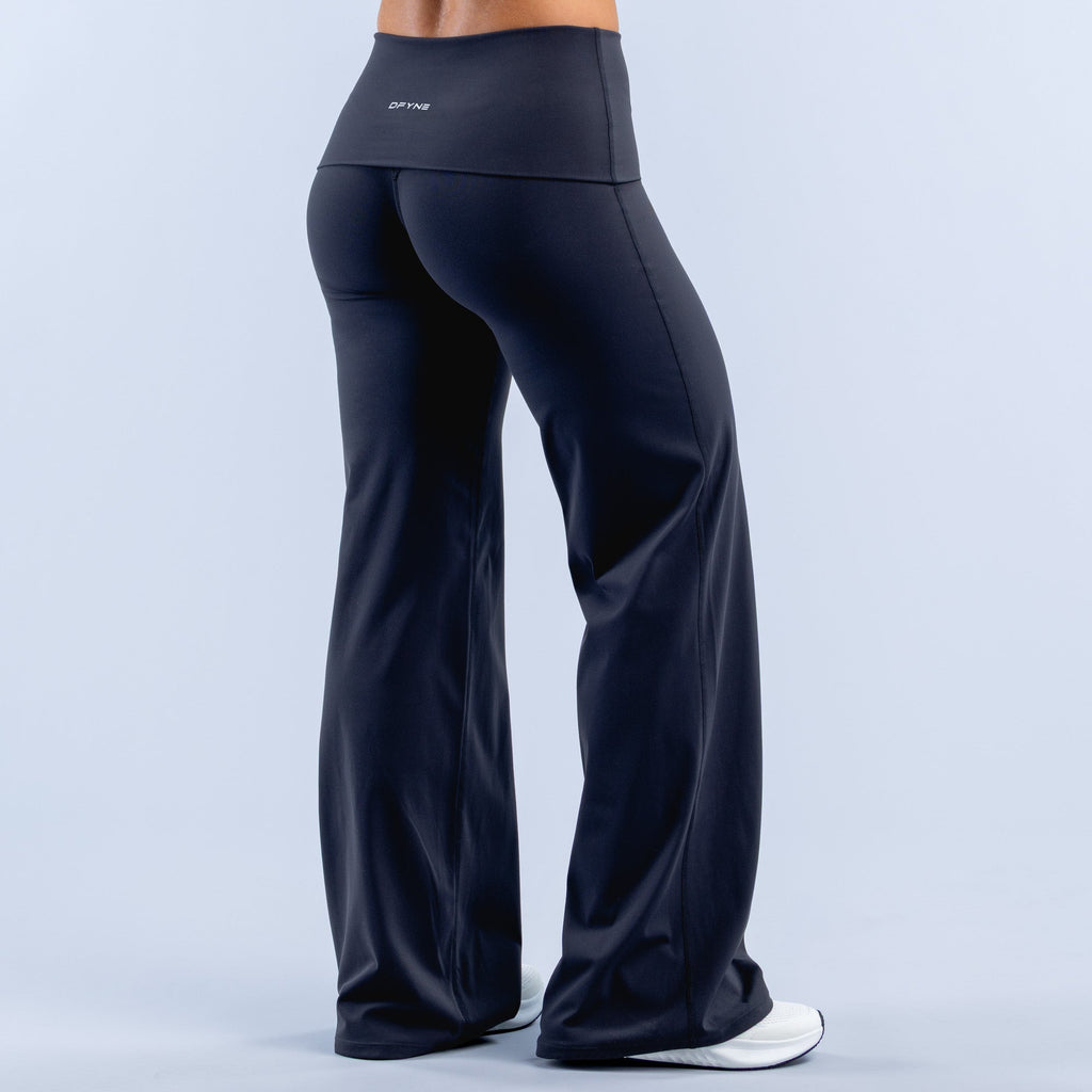 [LIMITLESS_COLOR:MIDNIGHT BLACK] DFYNE Origin Fold Over Wide Leg Pants — Midnight Black — posterior tres cuartos, pierna completa