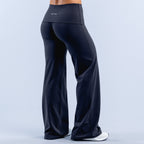 [LIMITLESS_COLOR:MIDNIGHT BLACK] DFYNE Origin Fold Over Wide Leg Pants — Midnight Black — posterior tres cuartos, pierna completa