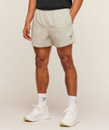 [LIMITLESS_COLOR:PEBBLE GREY ONYX GREY] GYMSHARK Arrival Contrast Shorts — PEBBLE GREY ONYX GREY — Vista oficial 1