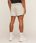 [LIMITLESS_COLOR:PEBBLE GREY ONYX GREY] GYMSHARK Arrival Contrast Shorts — PEBBLE GREY ONYX GREY — Vista oficial 2