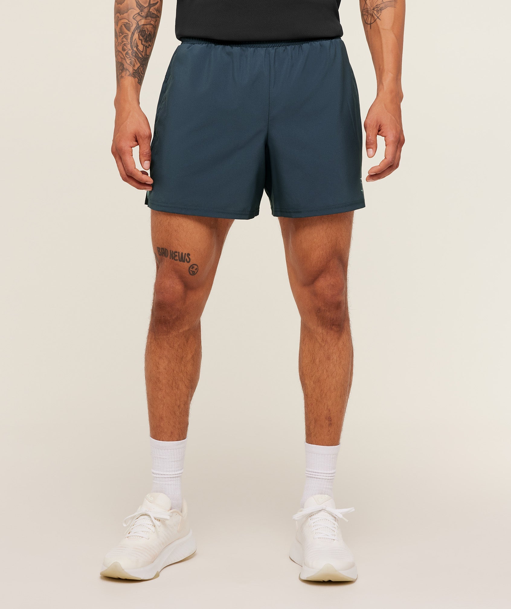 [LIMITLESS_COLOR:STEALTH BLUE FLOW BLUE] GYMSHARK Arrival Contrast Shorts — STEALTH BLUE FLOW BLUE — Vista oficial 3