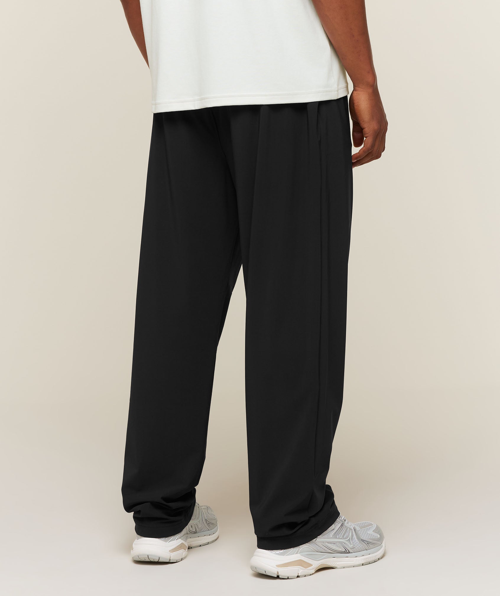 [LIMITLESS_COLOR:BLACK] GYMSHARK Campus Crest Oversized Pants — BLACK — Vista oficial 2