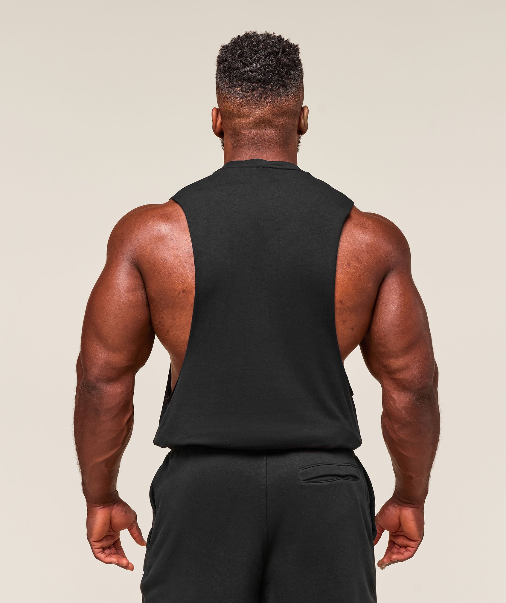 [LIMITLESS_COLOR:BLACK] GYMSHARK Critical 2.0 Drop Arm Tank — BLACK — Vista oficial 2