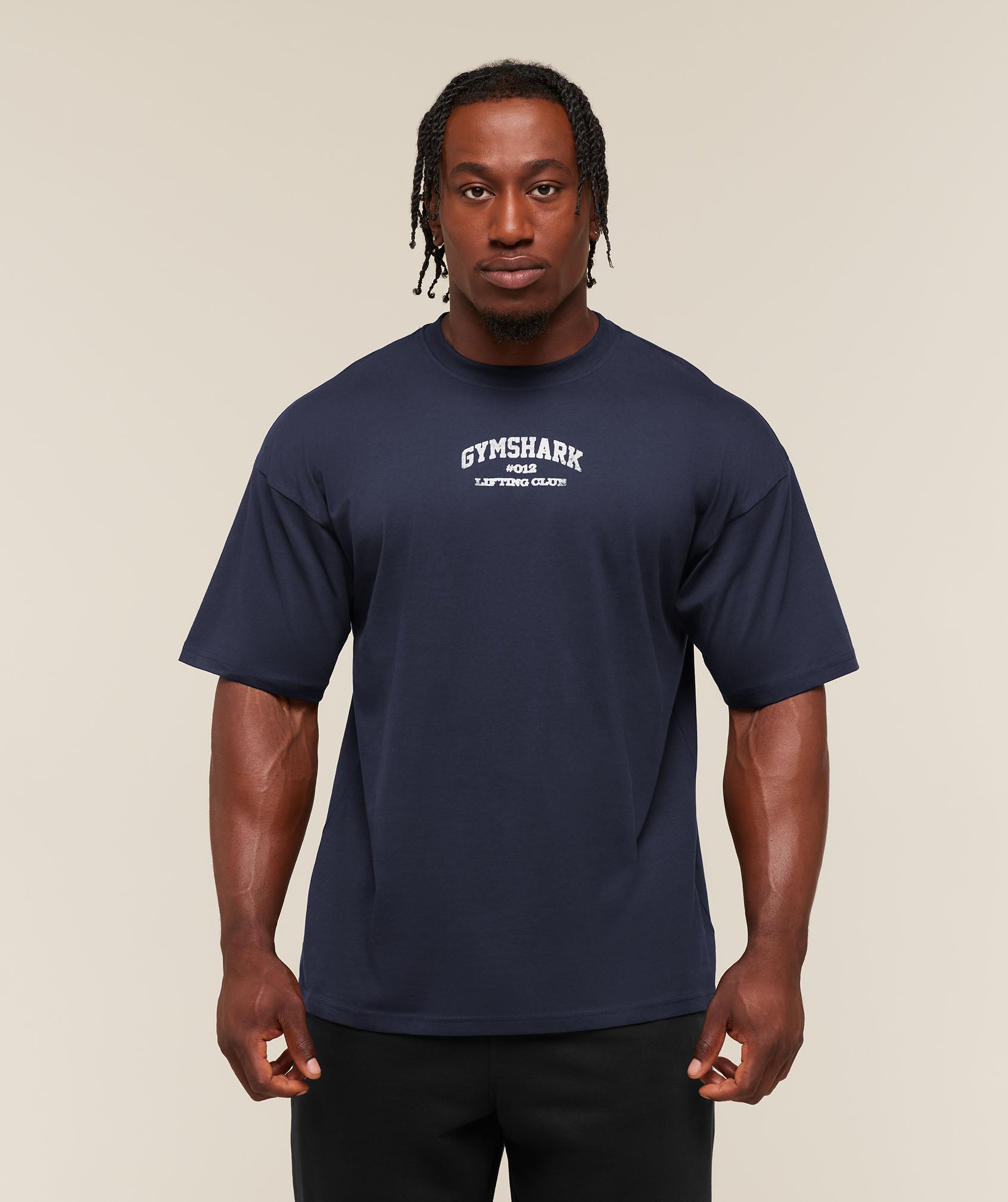 [LIMITLESS_COLOR:HEAVY BLUE] GYMSHARK Faded Collegiate Graphic T-Shirt — HEAVY BLUE — Vista oficial 3