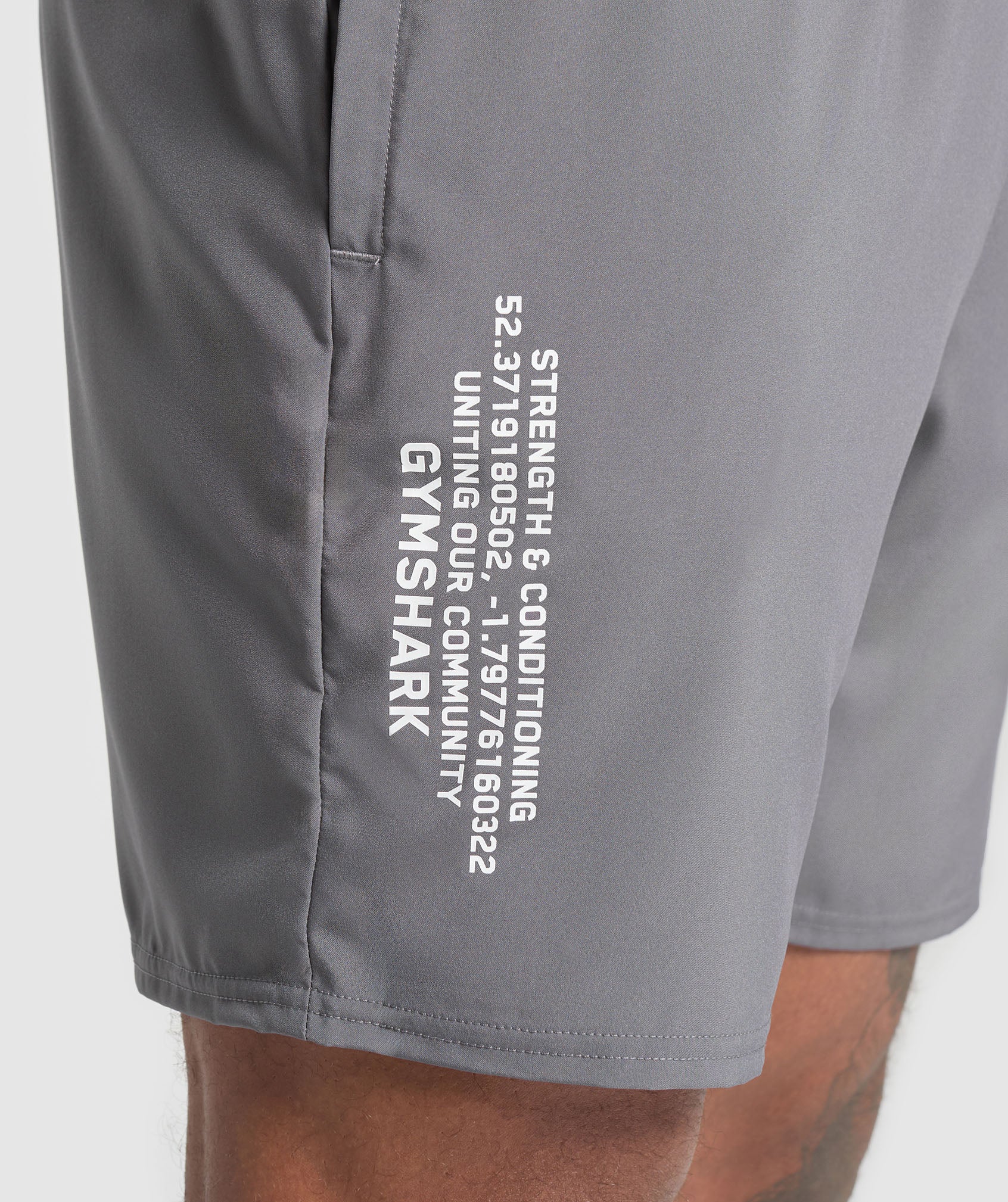 [LIMITLESS_COLOR:BRUSHED GREY] GYMSHARK Fitness Apparel 7" Shorts — BRUSHED GREY — Vista oficial 2