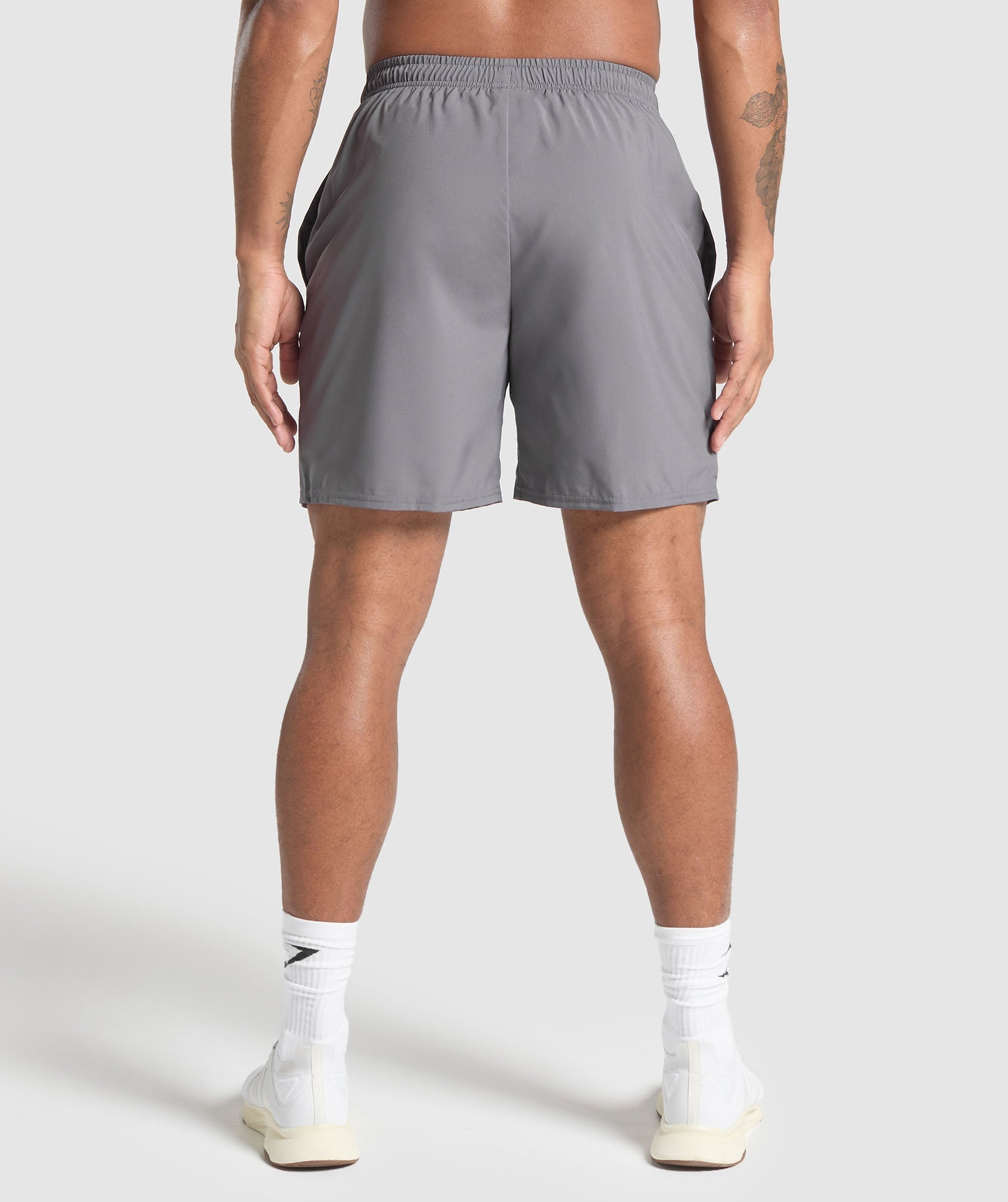 [LIMITLESS_COLOR:BRUSHED GREY] GYMSHARK Fitness Apparel 7" Shorts — BRUSHED GREY — Vista oficial 3