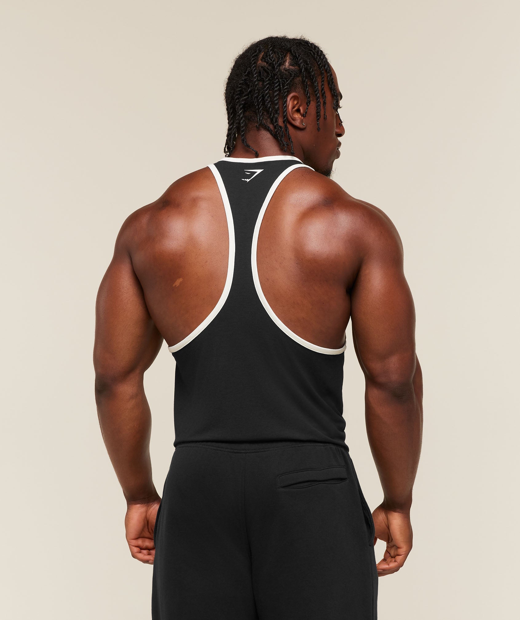 [LIMITLESS_COLOR:BLACK SOFT WHITE] GYMSHARK GSLC Stringer — BLACK SOFT WHITE — Vista oficial 2