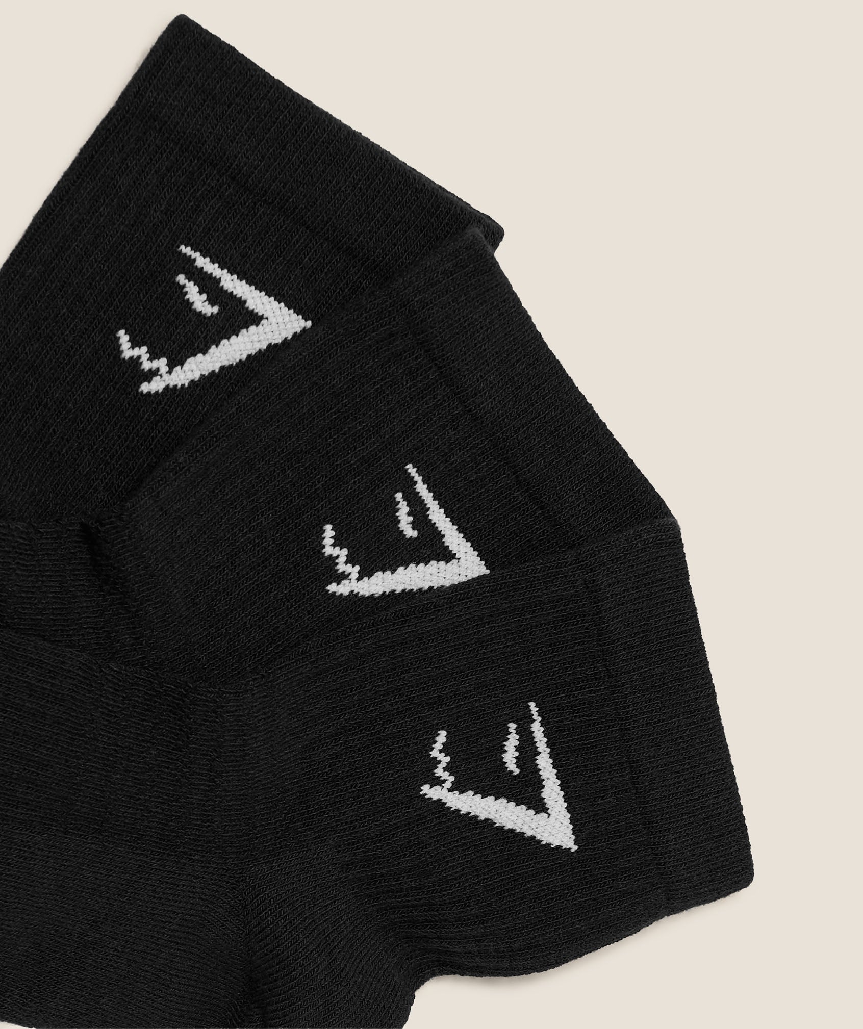 [LIMITLESS_COLOR:GS BLACK] GYMSHARK Midi Socks 3pk — GS BLACK — Vista oficial 2