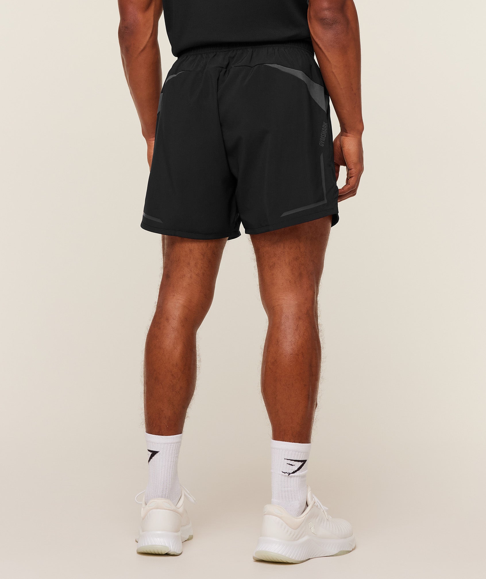 [LIMITLESS_COLOR:GS BLACK] GYMSHARK Movement Sport 5" Shorts — GS BLACK — Vista oficial 2