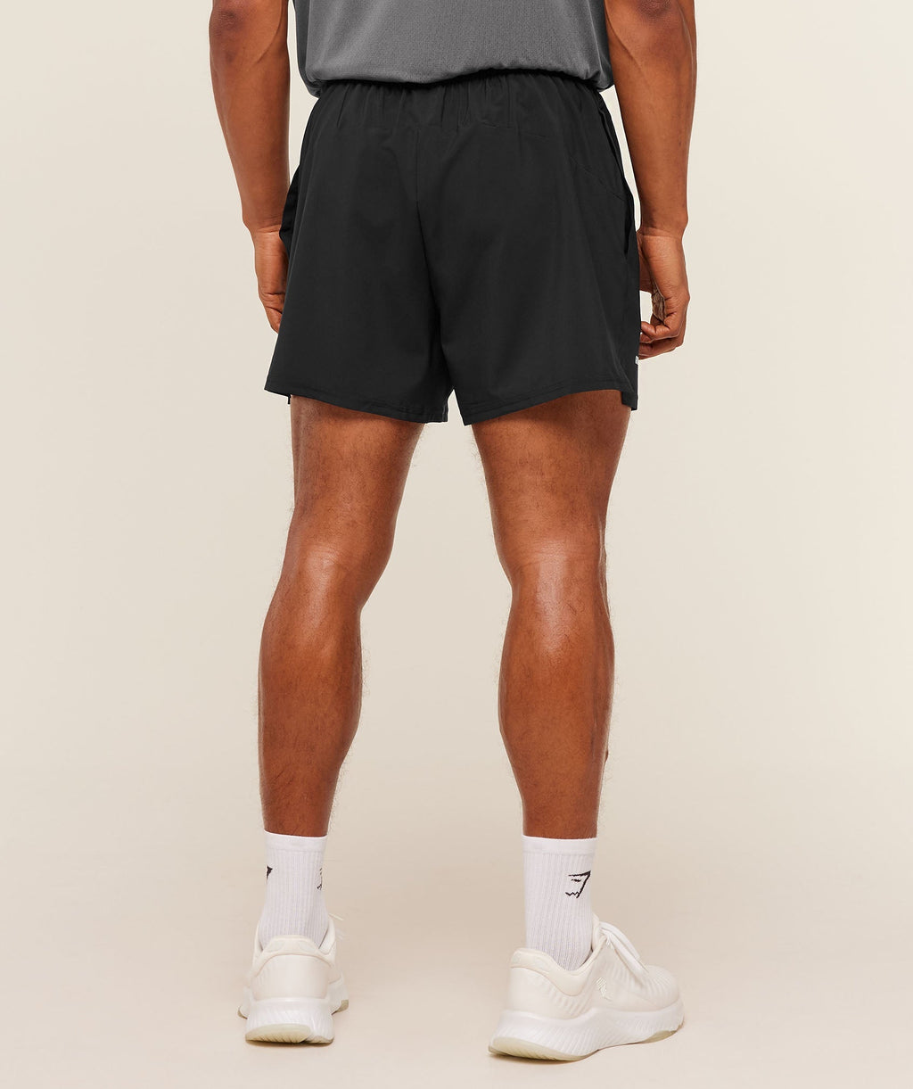 [LIMITLESS_COLOR:BLACK] GYMSHARK Train 5" Shorts — BLACK — Vista oficial 3
