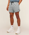 [LIMITLESS_COLOR:SMOKEY GREY] GYMSHARK Train 5" Shorts — SMOKEY GREY — Vista oficial 1
