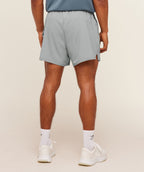 [LIMITLESS_COLOR:SMOKEY GREY] GYMSHARK Train 5" Shorts — SMOKEY GREY — Vista oficial 2