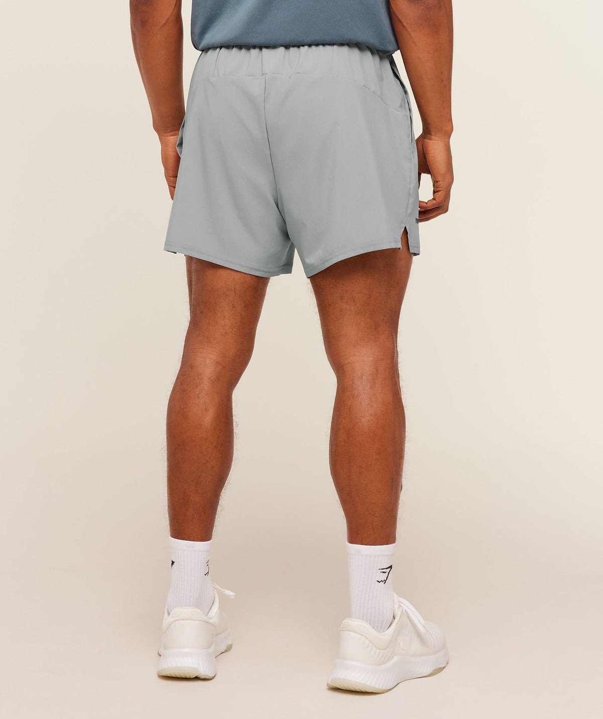 [LIMITLESS_COLOR:SMOKEY GREY] GYMSHARK Train 5" Shorts — SMOKEY GREY — Vista oficial 2
