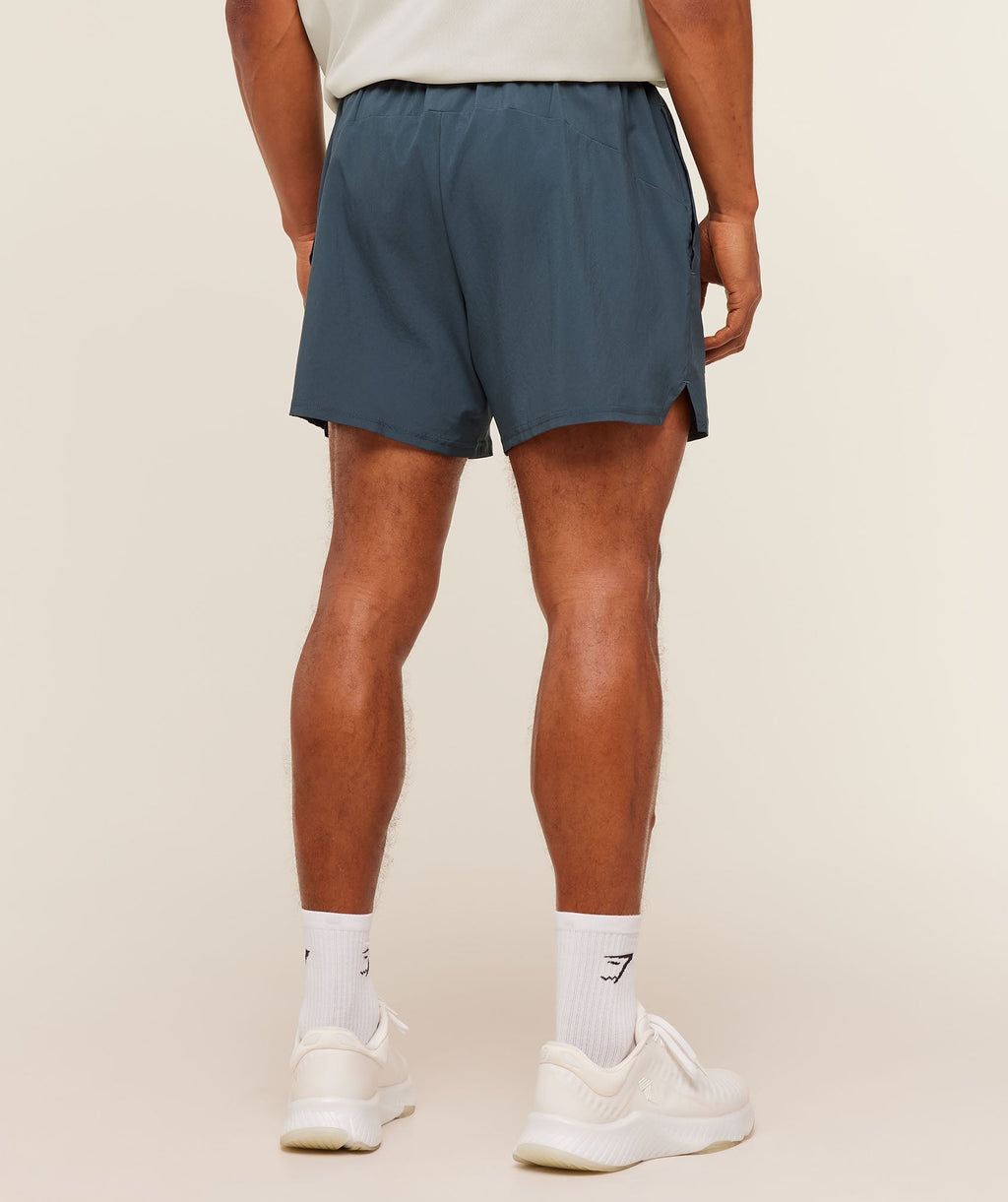 [LIMITLESS_COLOR:STEALTH BLUE] GYMSHARK Train 5" Shorts — STEALTH BLUE — Vista oficial 3