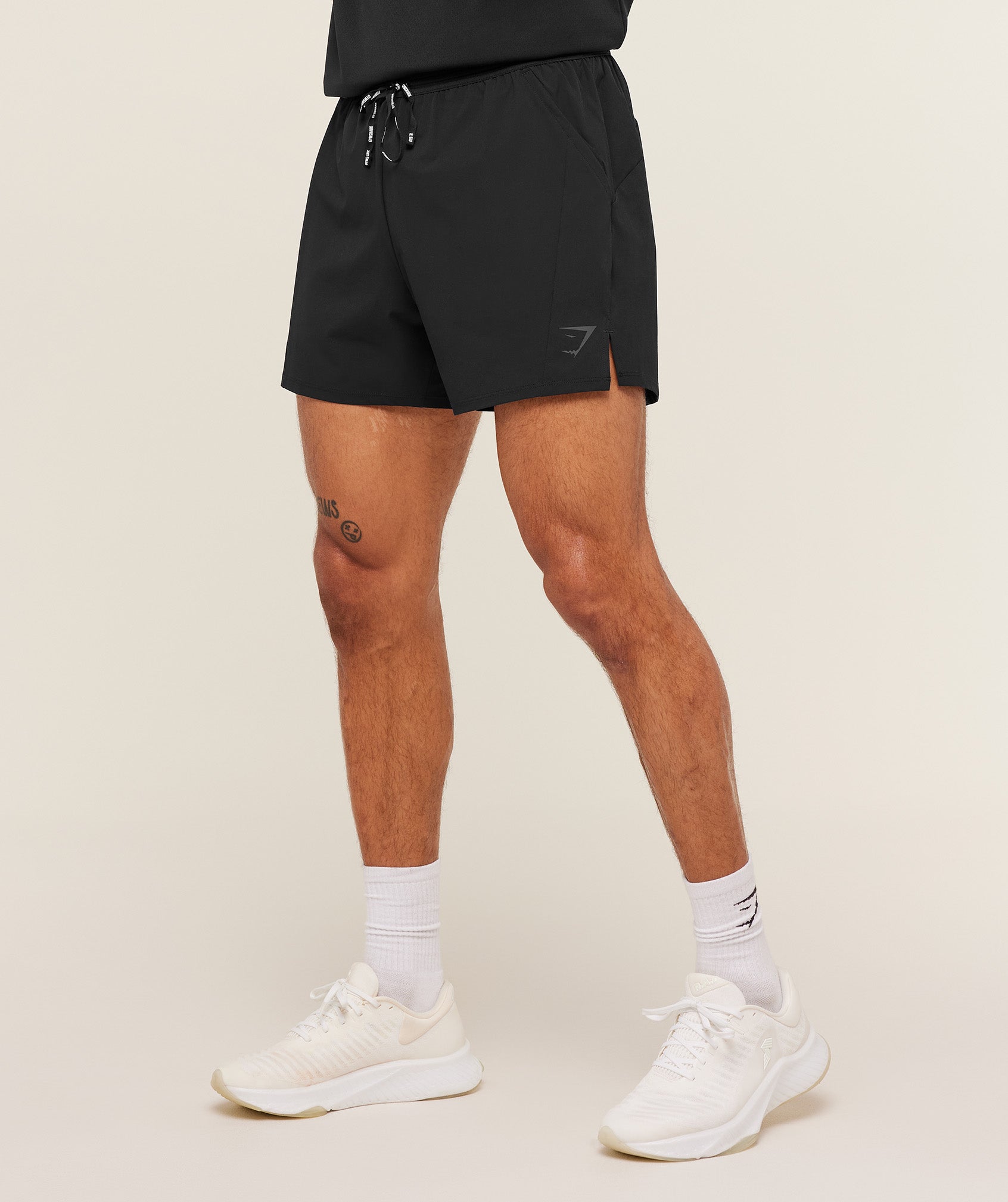 [LIMITLESS_COLOR:GS BLACK] GYMSHARK Weekend 5" Shorts — GS BLACK — Vista oficial 2