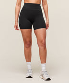 [LIMITLESS_COLOR:BLACK] GYMSHARK Whitney Shorts — BLACK — Vista oficial 1