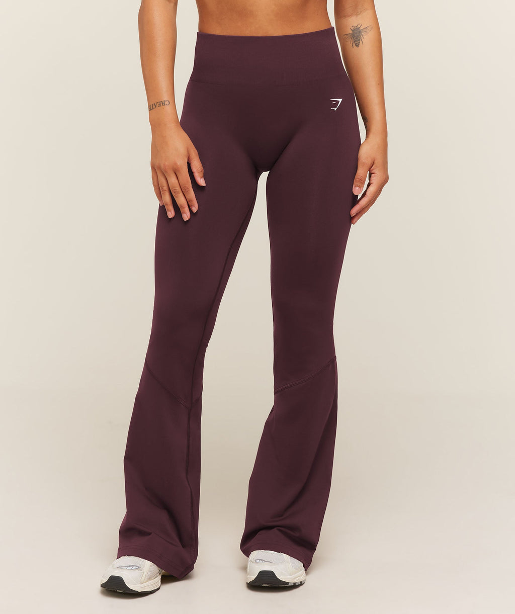 [LIMITLESS_COLOR:CHERRY PURPLE] GYMSHARK Everyday Seamless Flared Leggings — CHERRY PURPLE — vista 1