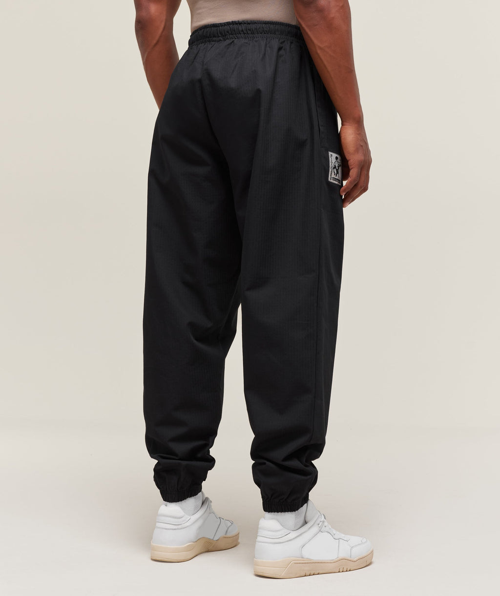[LIMITLESS_COLOR:BLACK] GYMSHARK Pumper Pants — BLACK — vista 2