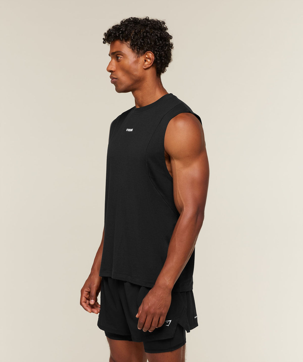 [LIMITLESS_COLOR:BLACK] GYMSHARK Running Boxy Tank — BLACK — vista 3