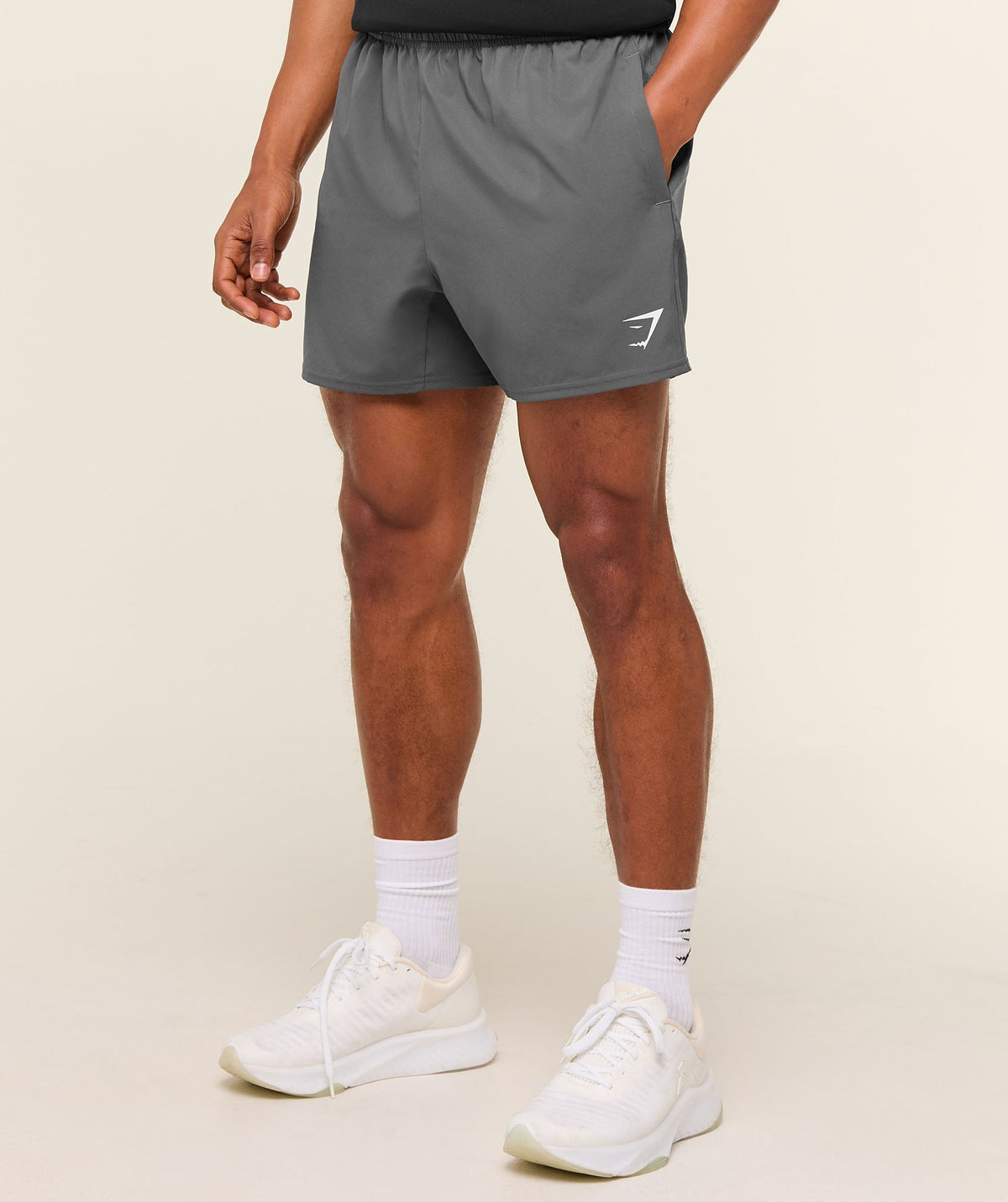 [LIMITLESS_COLOR:GREY] GYMSHARK Arrival 5" Shorts — GREY — Vista 1