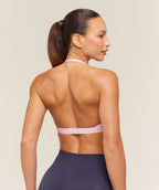 [LIMITLESS_COLOR:HAZE PINK] GYMSHARK Light Support Minimal Halterneck Bra — HAZE PINK — vista oficial 2