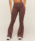 [LIMITLESS_COLOR:ESPRESSO BROWN] GYMSHARK Everyday Seamless Flared Leggings — ESPRESSO BROWN — vista oficial 1