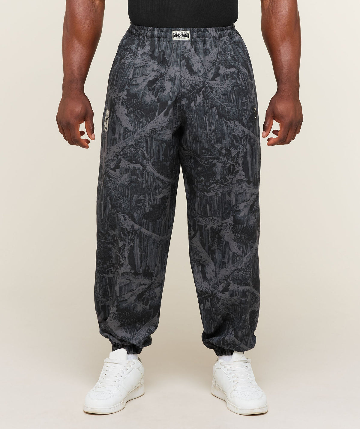 [LIMITLESS_COLOR:ONYX GREY] GYMSHARK Pumper Pants — ONYX GREY — vista oficial 3