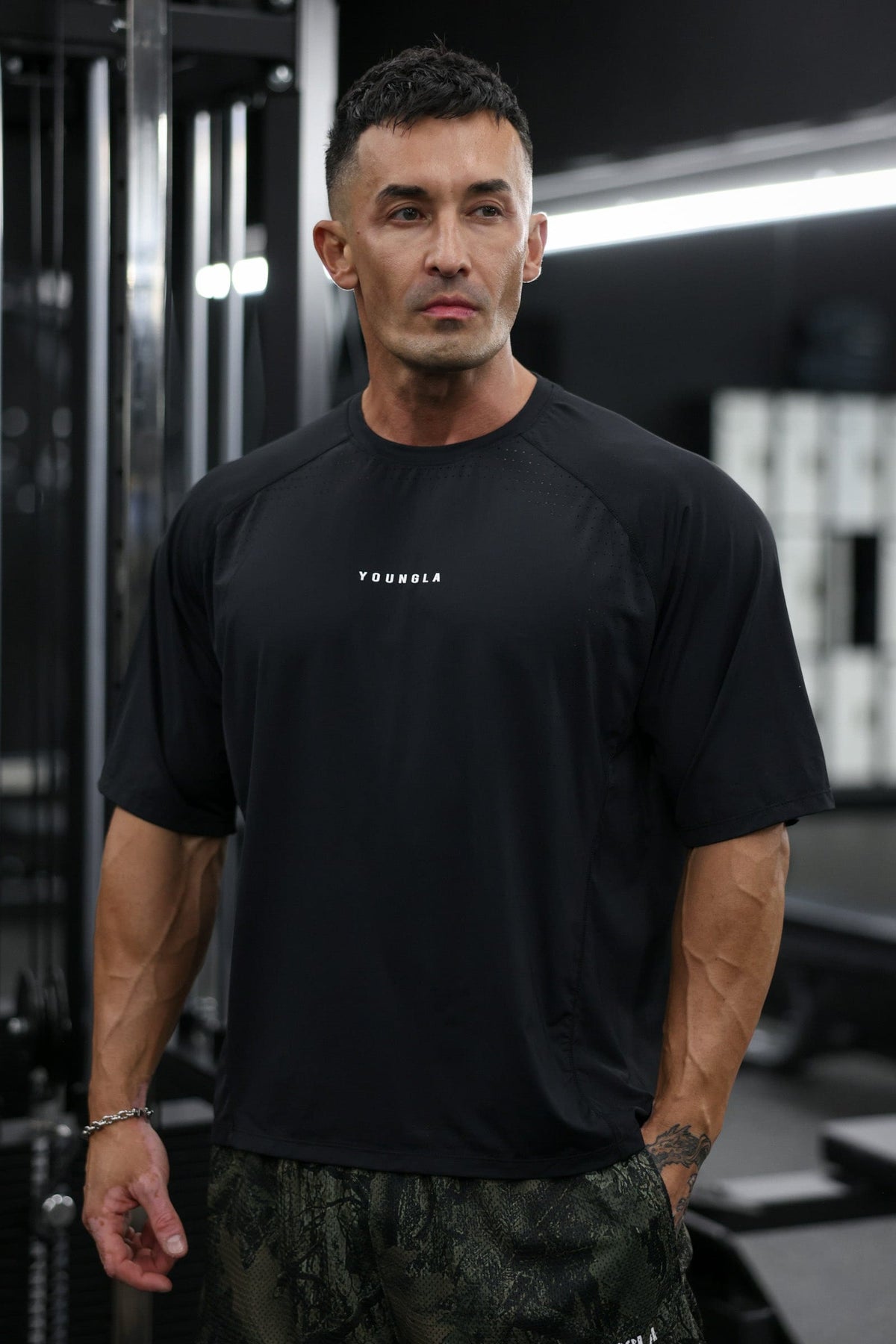 [LIMITLESS_COLOR:BLACK] YOUNGLA 4222 - Motion Training Tees — BLACK — vista oficial 2