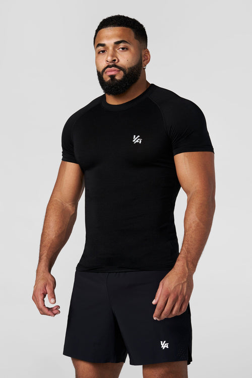 [LIMITLESS_COLOR:BLACK] YOUNGLA 4016 - Natural Cotton Compression Tees — BLACK — vista oficial 1