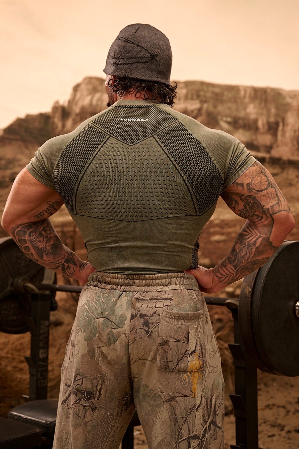 [LIMITLESS_COLOR:GREEN] YOUNGLA 4286 - Gold's Iron Legacy Compression Tees — GREEN — vista oficial 3