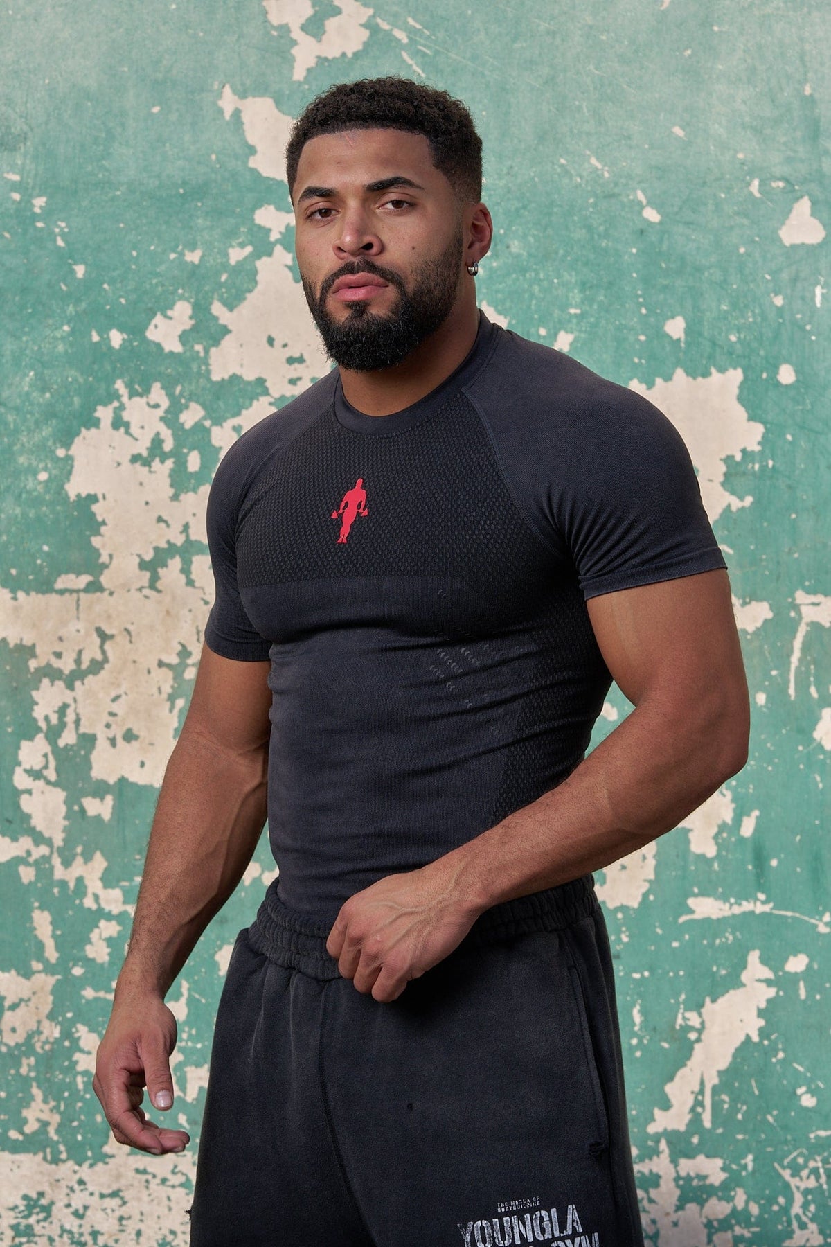 [LIMITLESS_COLOR:BLACK] YOUNGLA 4286 - Gold's Iron Legacy Compression Tees — BLACK — vista oficial 1