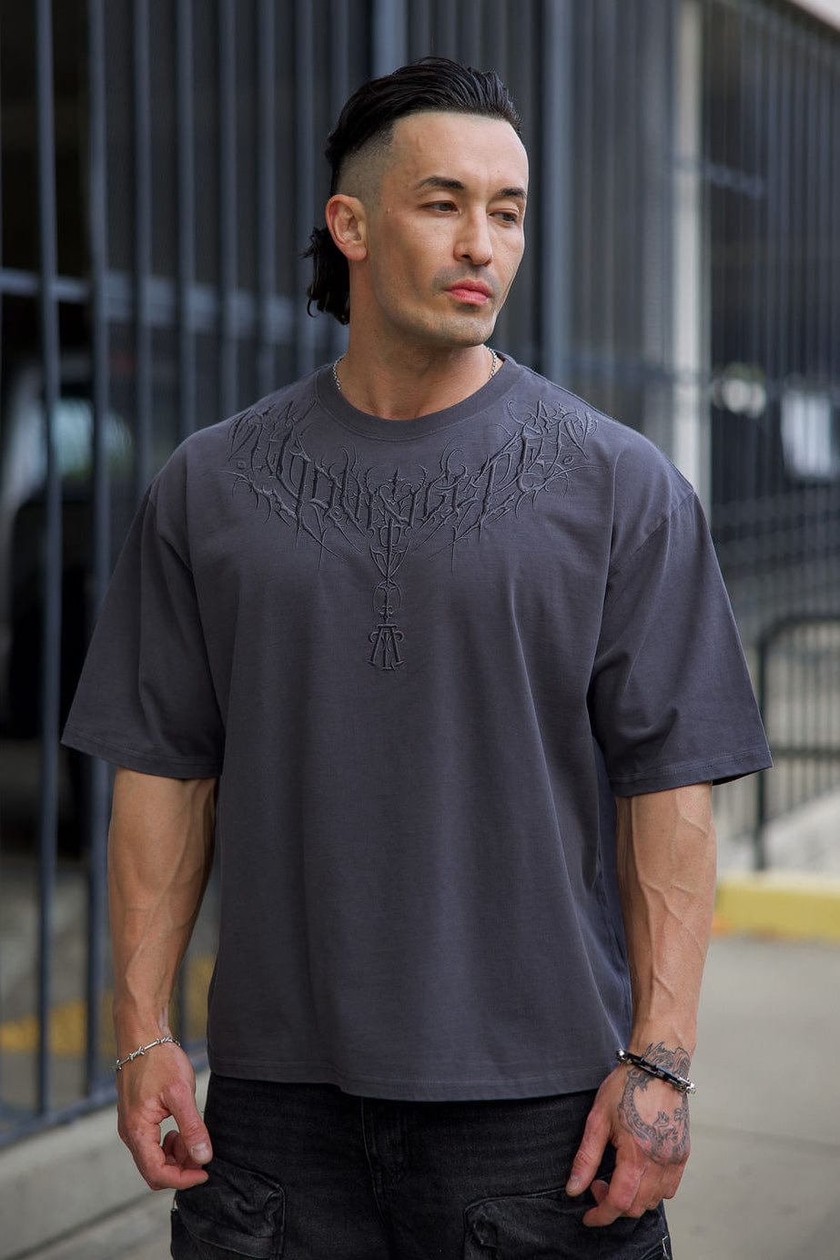 [LIMITLESS_COLOR:CHARCOAL WASH] YOUNGLA 4106 - Dark Wave Tees — CHARCOAL WASH — vista oficial 2