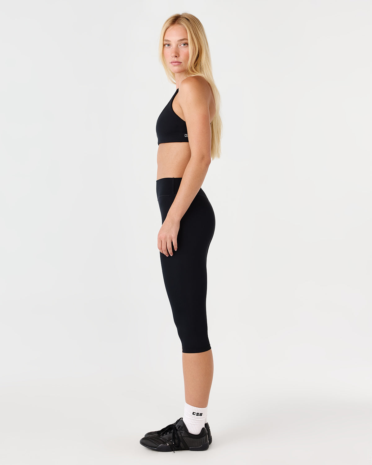 [LIMITLESS_COLOR:BLACK] CSB Form Invisible Scrunch Capri Leggings — BLACK — vista oficial 2