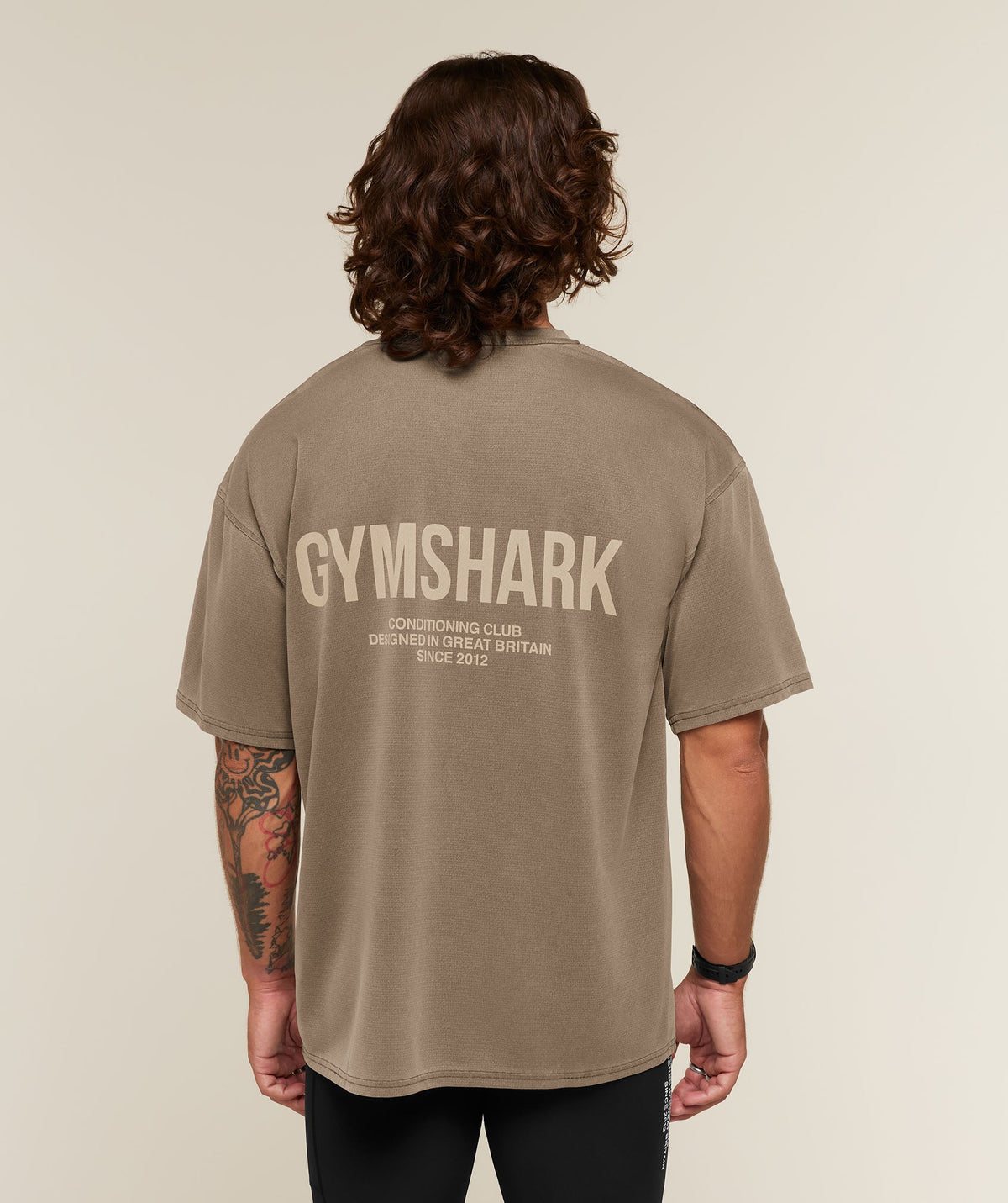 [LIMITLESS_COLOR:TRAIL BROWN/VANILLA BEIGE/WASH] GYMSHARK Conditioning Club Washed T-Shirt — TRAIL BROWN/VANILLA BEIGE/WASH — vista oficial 1