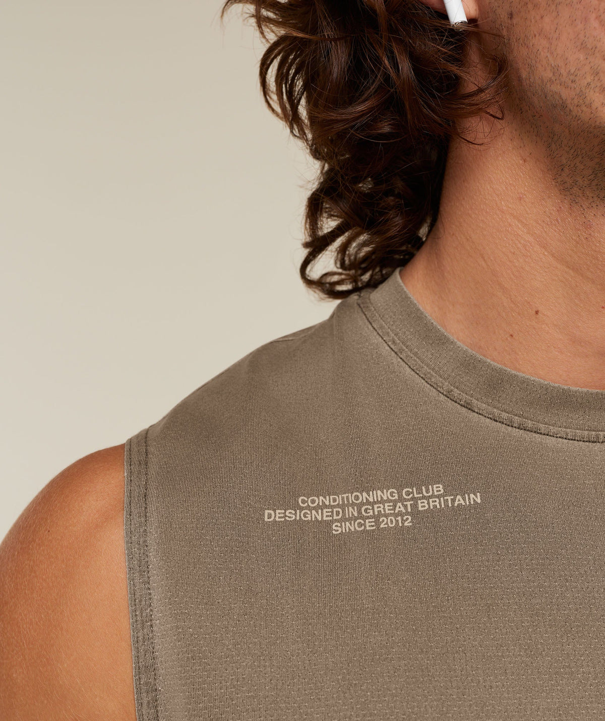 [LIMITLESS_COLOR:TRAIL BROWN/VANILLA BEIGE/WASH] GYMSHARK Conditioning Club Washed Tank — TRAIL BROWN/VANILLA BEIGE/WASH — vista oficial 3