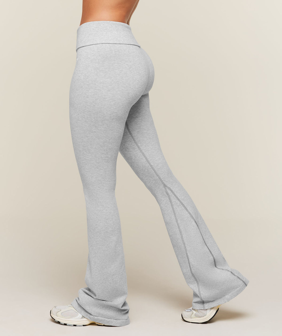 [LIMITLESS_COLOR:SOFT GREY MARL] GYMSHARK CottonMove™ Flared Leggings — SOFT GREY MARL — vista oficial 3
