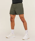 [LIMITLESS_COLOR:STRENGTH GREEN/BLACK] GYMSHARK Arrival Contrast Shorts — STRENGTH GREEN/BLACK — vista 1
