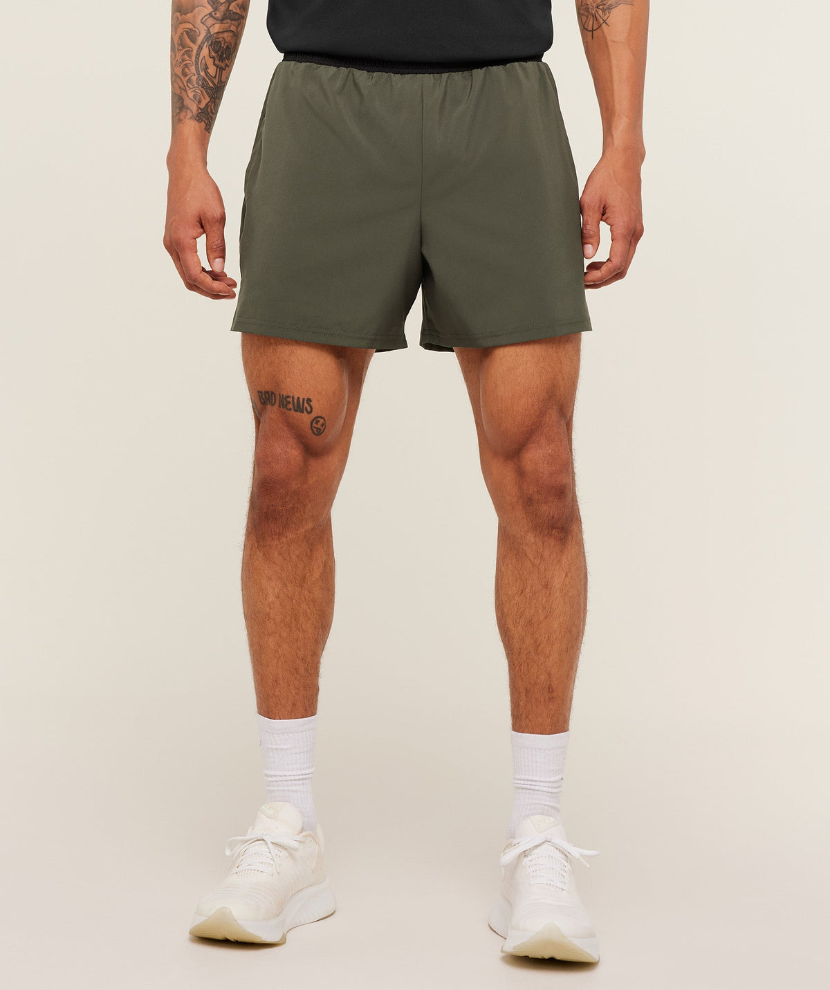 [LIMITLESS_COLOR:STRENGTH GREEN/BLACK] GYMSHARK Arrival Contrast Shorts — STRENGTH GREEN/BLACK — vista 3